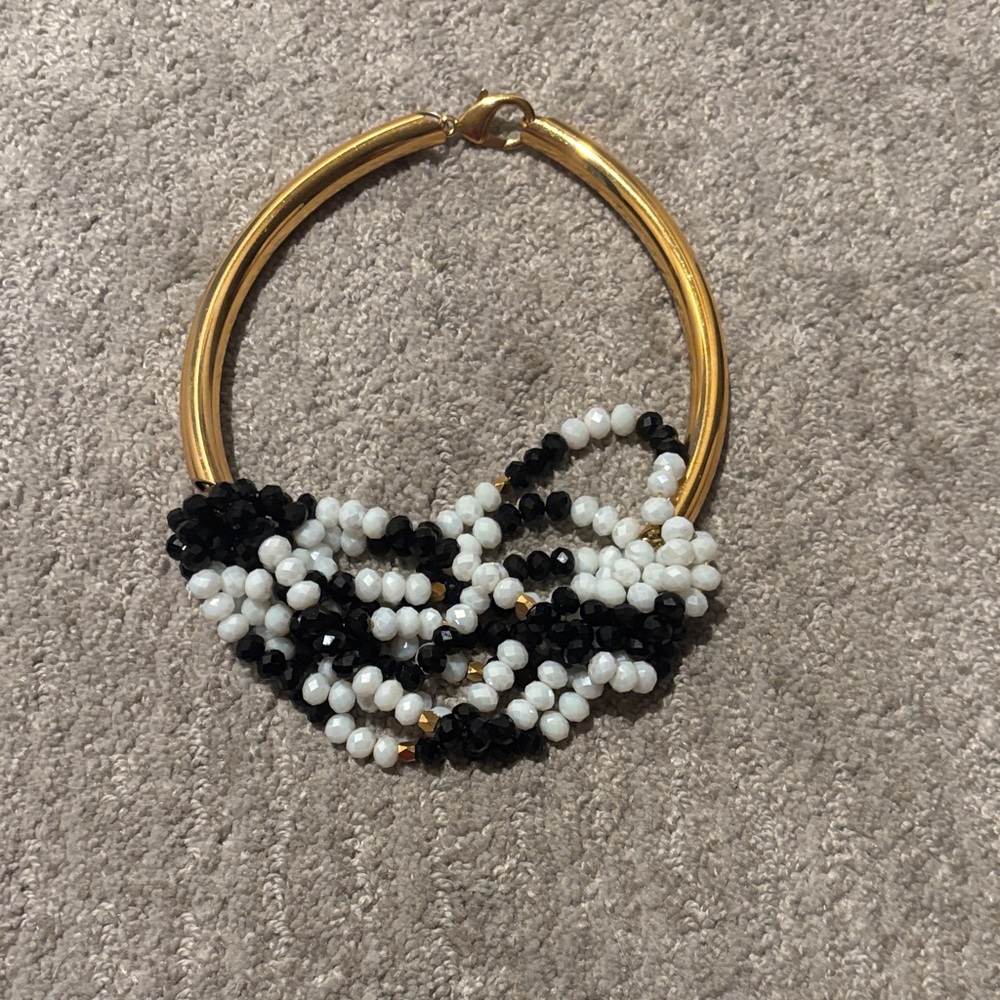 Elegant Gold and Beaded Necklace